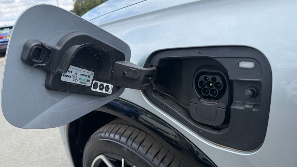 Volkswagen Tiguan 1.5 TSI 272 eHybrid R-Line 5dr DSG Estate - Image 23