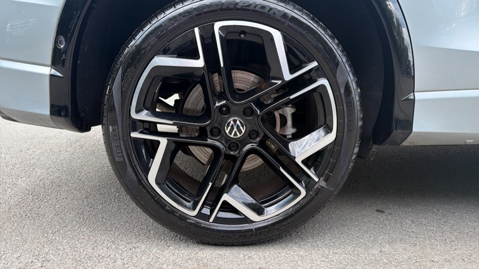 Volkswagen Tiguan 1.5 TSI 272 eHybrid R-Line 5dr DSG Estate - Image 27