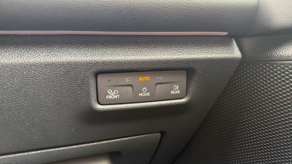 Volkswagen Tiguan 1.5 TSI 272 eHybrid R-Line 5dr DSG Estate - Image 32