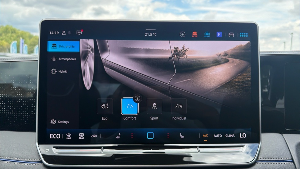 Volkswagen Tiguan 1.5 TSI 272 eHybrid R-Line 5dr DSG Estate - Image 39