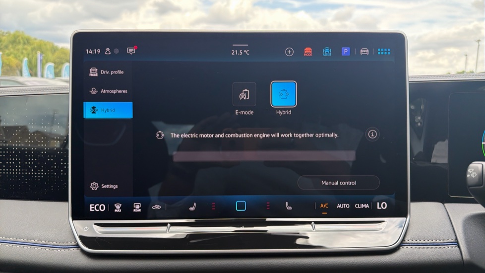 Volkswagen Tiguan 1.5 TSI 272 eHybrid R-Line 5dr DSG Estate - Image 40