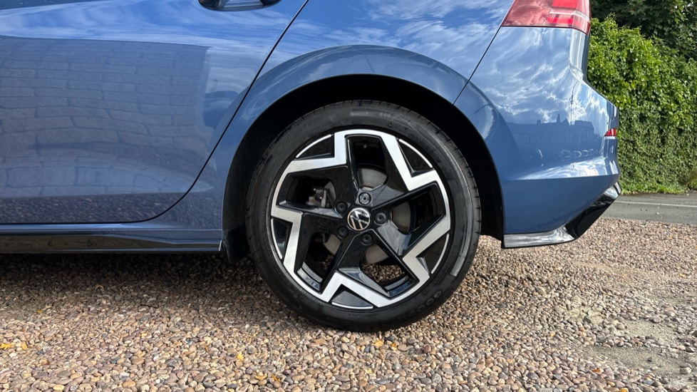 Volkswagen Golf 1.5 eTSI 150 R-Line 5dr DSG Petrol Hatchback - Image 5