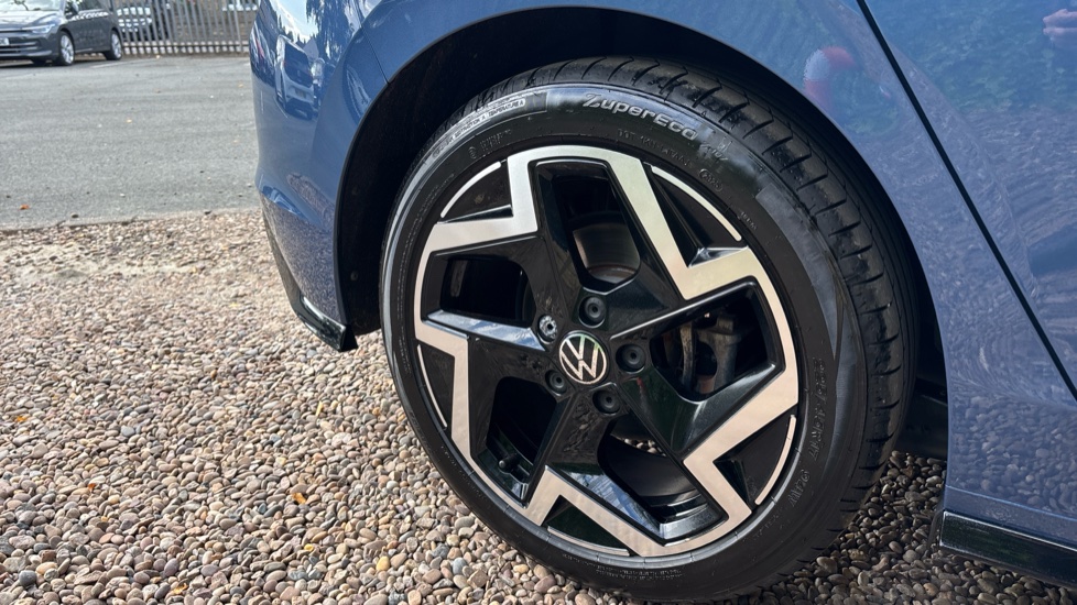 Volkswagen Golf 1.5 eTSI 150 R-Line 5dr DSG Petrol Hatchback - Image 39