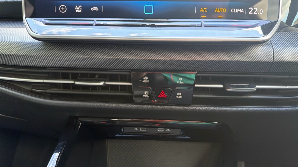 Volkswagen Golf 1.5 eTSI 150 R-Line 5dr DSG Petrol Hatchback - Image 13
