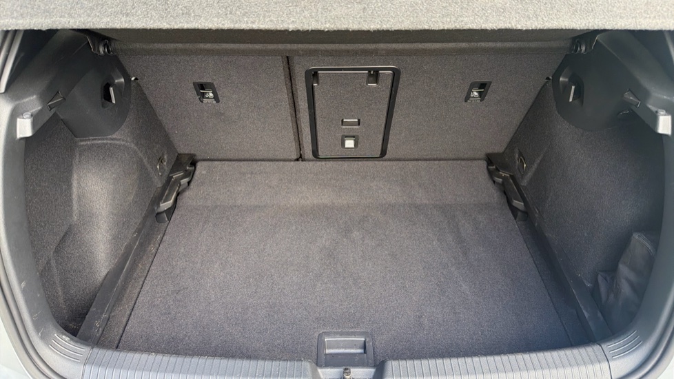 Volkswagen Golf 1.5 eTSI 150 R-Line 5dr DSG Petrol Hatchback - Image 26