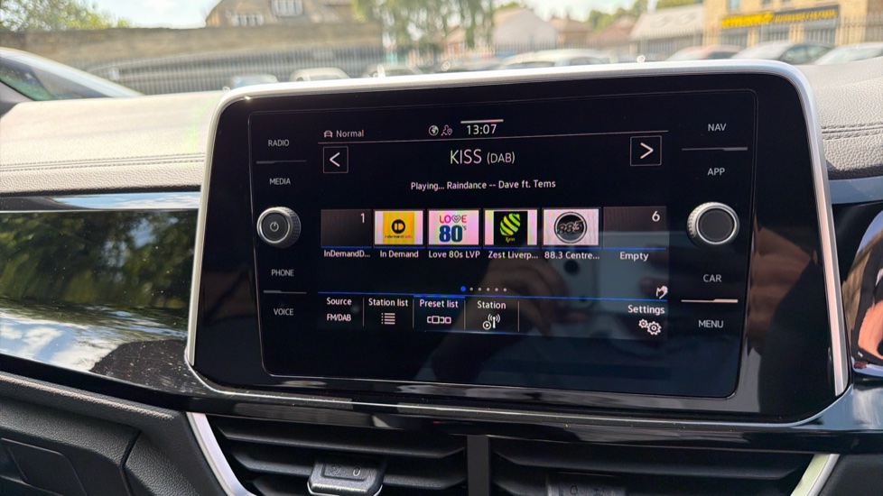 Volkswagen T-Roc 1.5 TSI R-Line 5dr Petrol Hatchback - Image 12