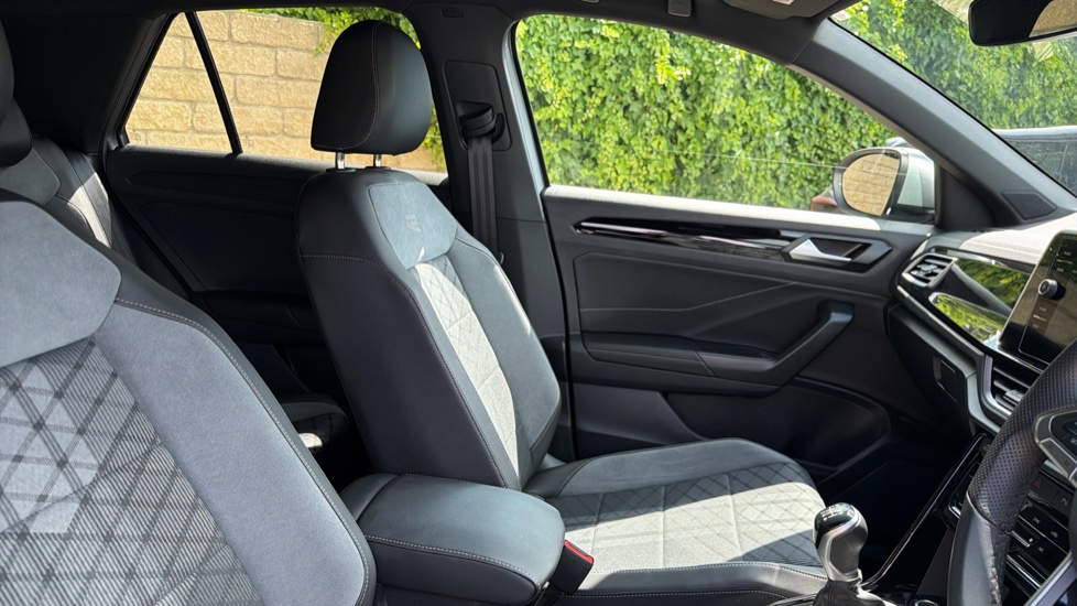 Volkswagen T-Roc 1.5 TSI R-Line 5dr Petrol Hatchback - Image 15