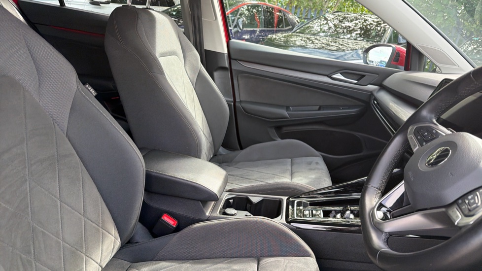 Volkswagen Golf 1.4 TSI eHybrid Style 5dr DSG Hatchback - Image 15