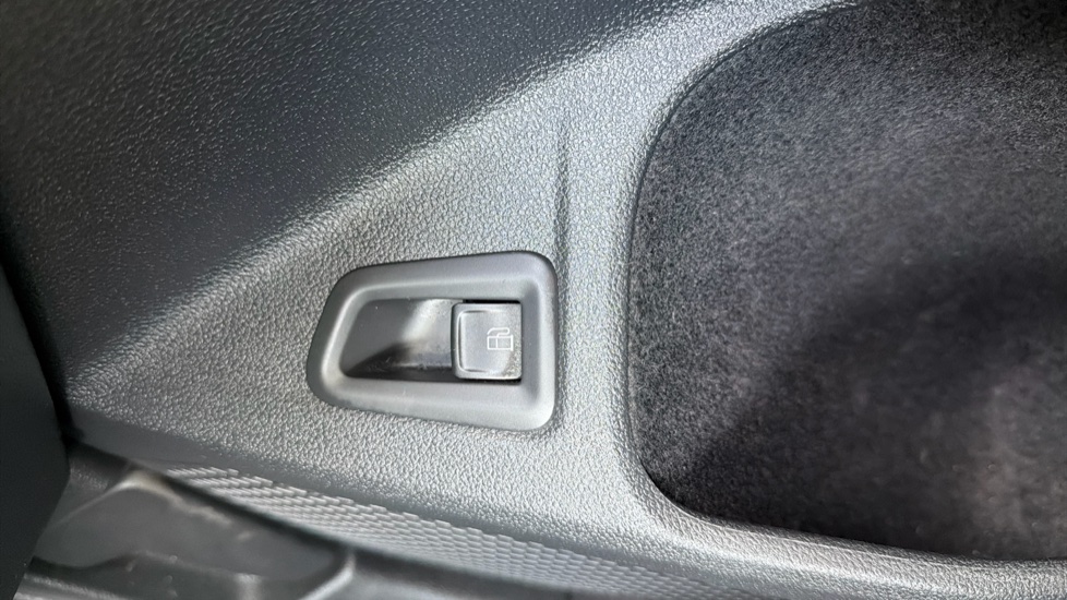 Volkswagen Golf 1.4 TSI eHybrid Style 5dr DSG Hatchback - Image 22
