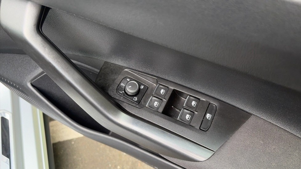 Volkswagen Polo 1.0 TSI 110 R-Line 5dr DSG Petrol Hatchback - Image 19
