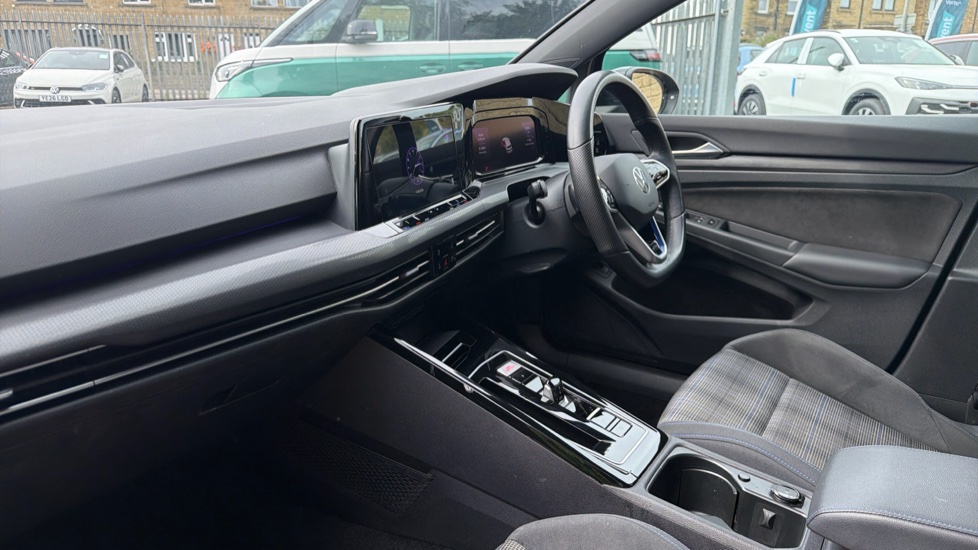 Volkswagen Golf 1.4 TSI GTE 5dr DSG Hatchback - Image 2