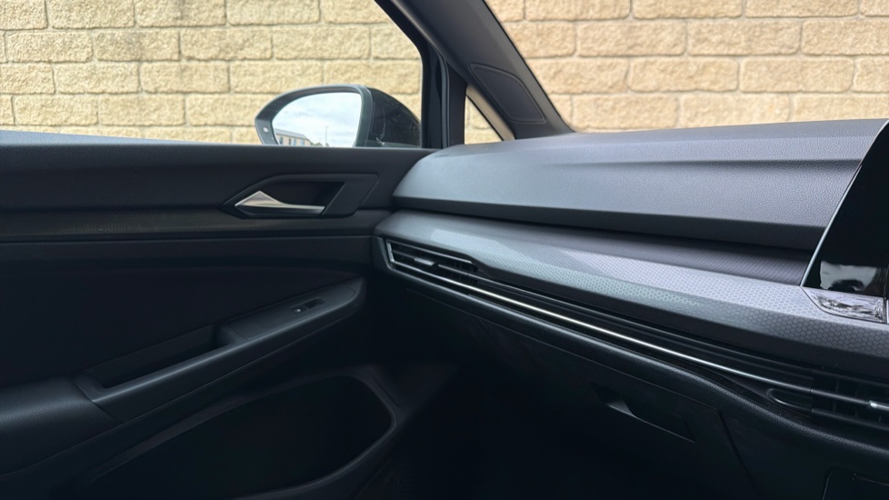 Volkswagen Golf 1.4 TSI GTE 5dr DSG Hatchback - Image 25