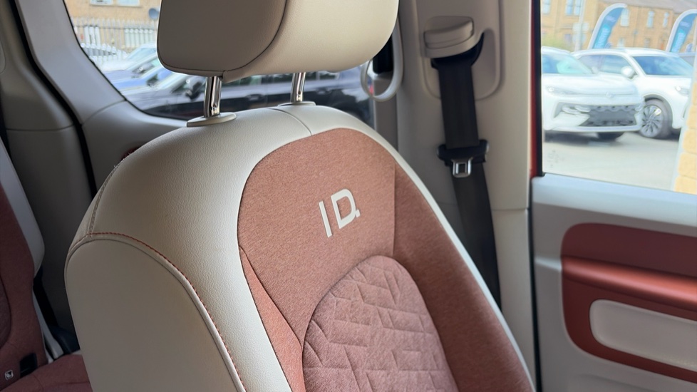 Volkswagen ID. Buzz 150kW Style Pro 77kWh 5dr Auto Electric Estate - Image 32