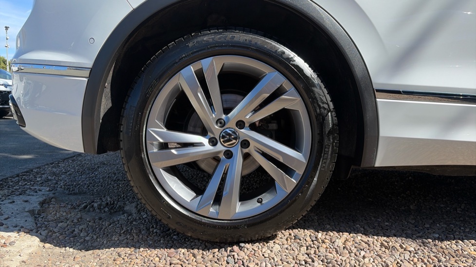 Volkswagen Tiguan 1.5 TSI 150 R-Line Edition 5dr DSG Petrol Estate - Image 5