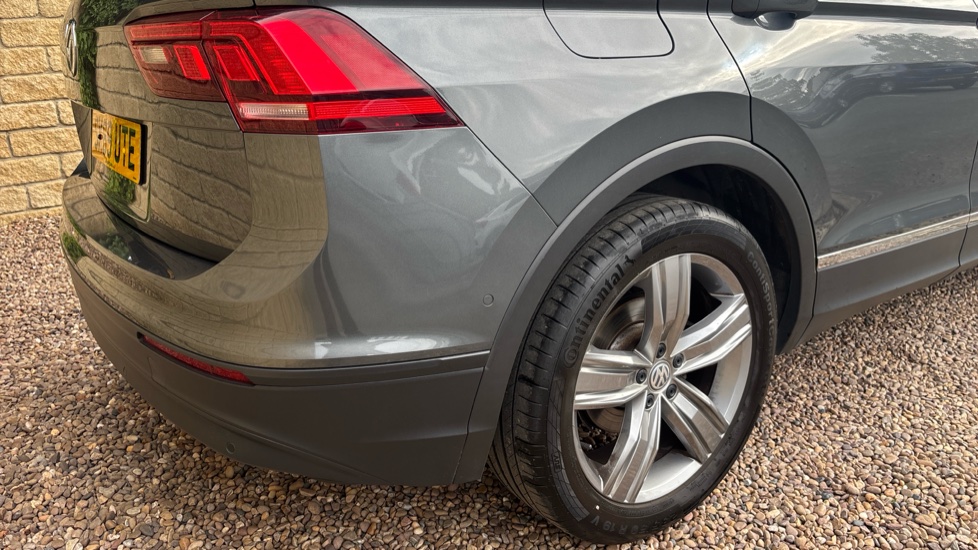 Volkswagen Tiguan 1.5 TSi EVO 150 Match 5dr Petrol Estate - Image 23