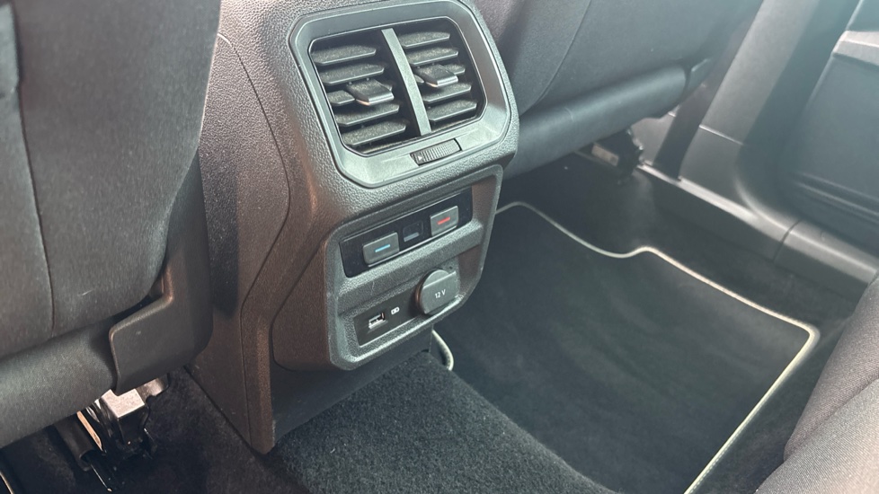Volkswagen Tiguan 1.5 TSi EVO 150 Match 5dr Petrol Estate - Image 27