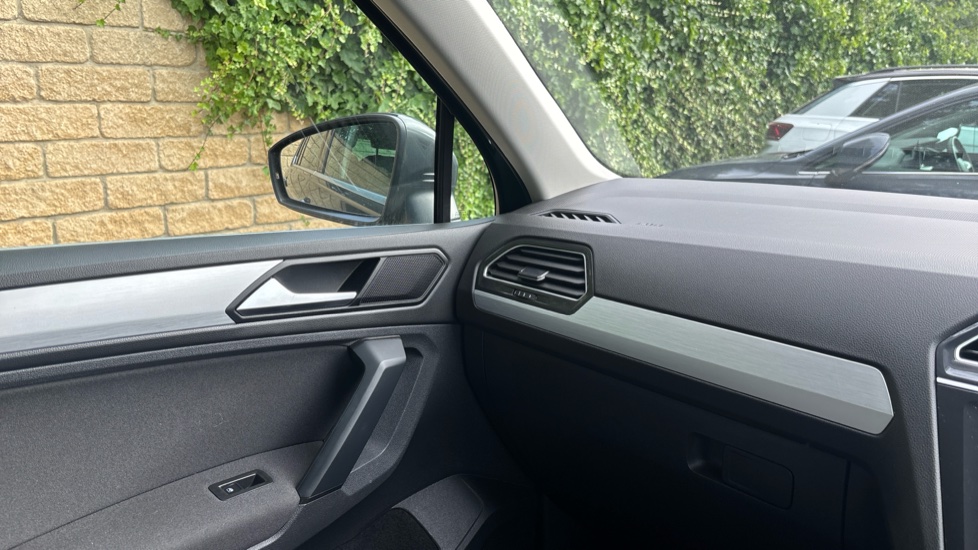 Volkswagen Tiguan 1.5 TSi EVO 150 Match 5dr Petrol Estate - Image 30