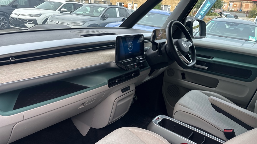 Volkswagen ID. Buzz 150kW Style Pro 77kWh 5dr Auto Electric Estate - Image 2