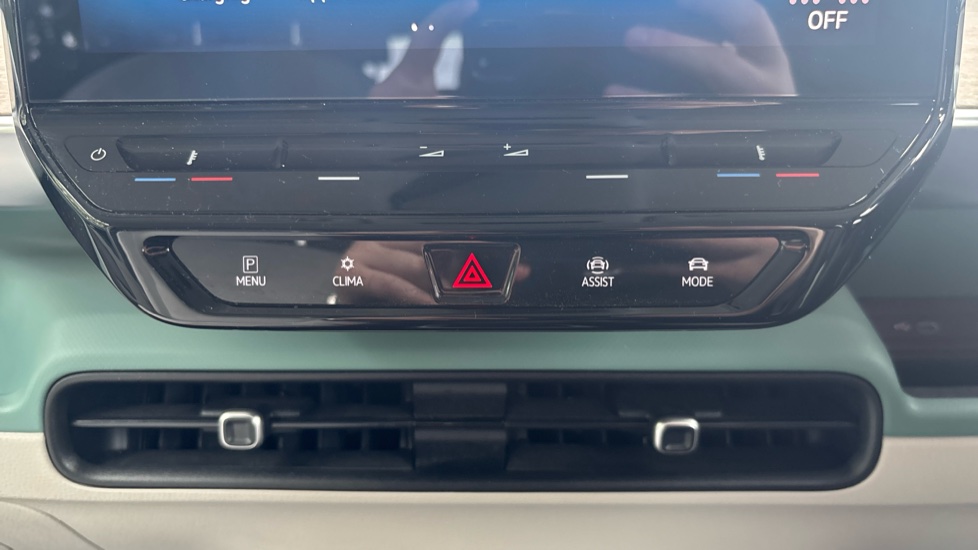 Volkswagen ID. Buzz 150kW Style Pro 77kWh 5dr Auto Electric Estate - Image 13