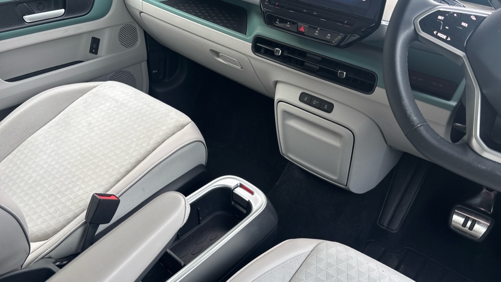 Volkswagen ID. Buzz 150kW Style Pro 77kWh 5dr Auto Electric Estate - Image 14