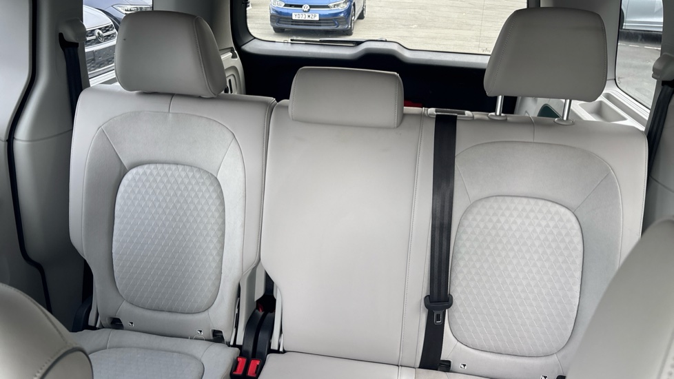 Volkswagen ID. Buzz 150kW Style Pro 77kWh 5dr Auto Electric Estate - Image 16