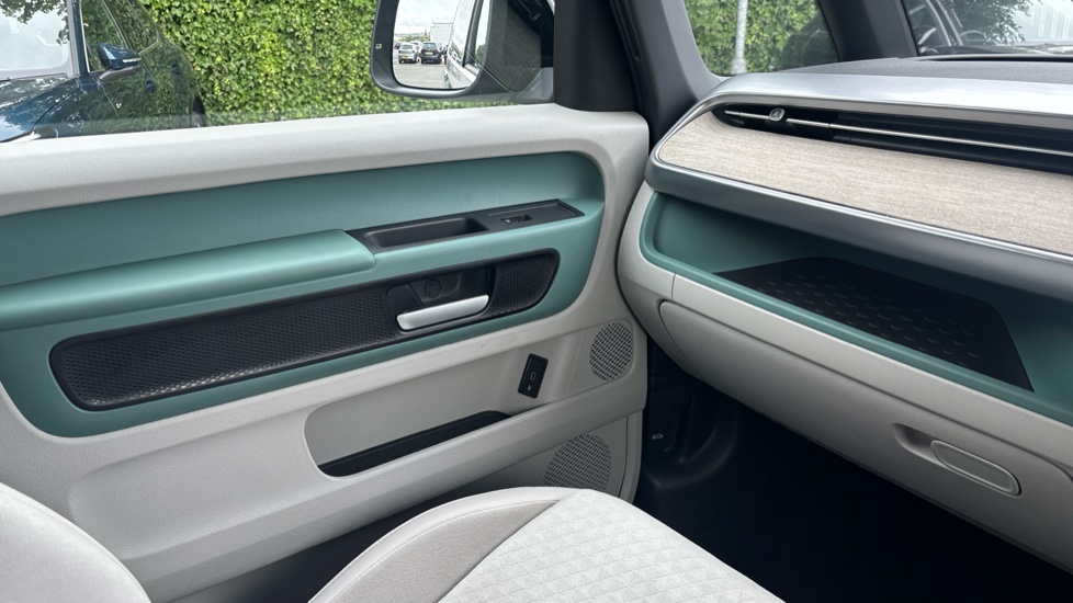 Volkswagen ID. Buzz 150kW Style Pro 77kWh 5dr Auto Electric Estate - Image 22