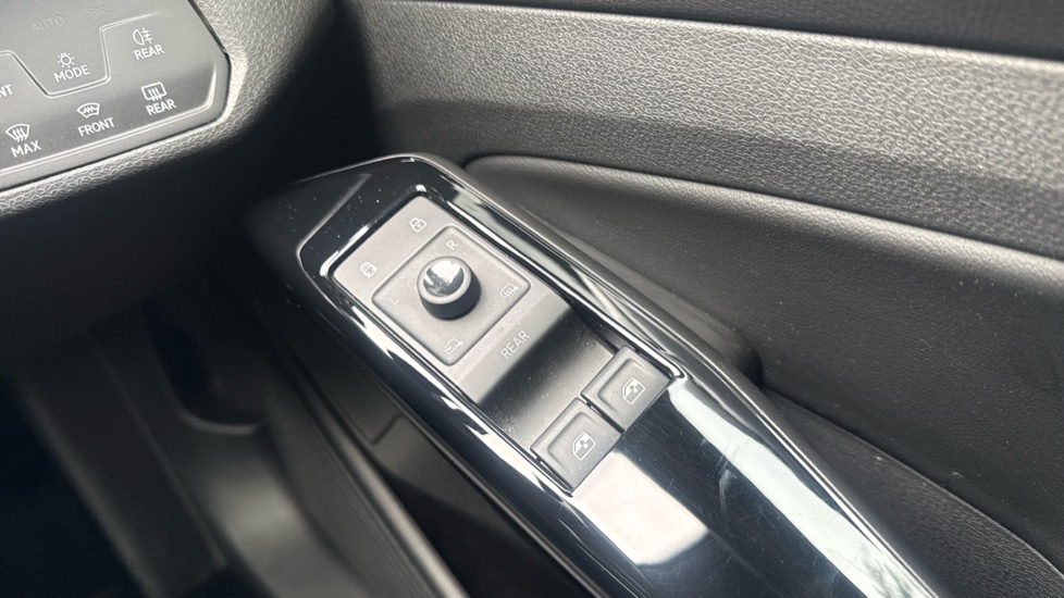 Volkswagen ID.4 220kW 4MOTION GTX 77kWh 5dr Auto [125kW Ch] Electric Estate - Image 22