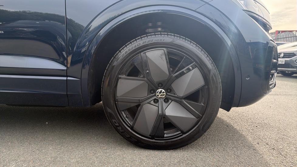 Volkswagen Touareg 3.0 V6 TDI 4Motion 286 Final Edition 5dr Tip Auto Diesel Estate - Image 5