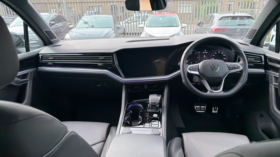 Volkswagen Touareg 3.0 V6 TDI 4Motion 286 Final Edition 5dr Tip Auto Diesel Estate - Image 9