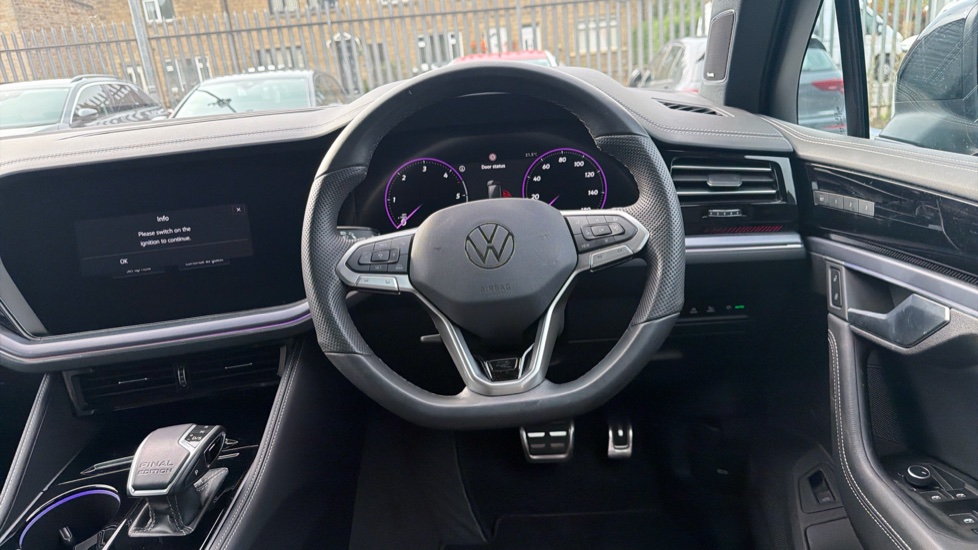 Volkswagen Touareg 3.0 V6 TDI 4Motion 286 Final Edition 5dr Tip Auto Diesel Estate - Image 10