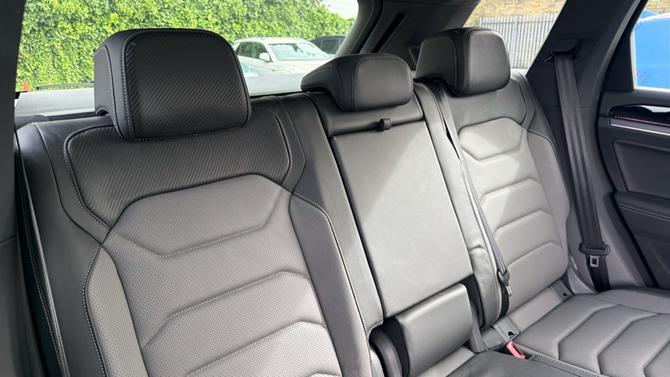 Volkswagen Touareg 3.0 V6 TDI 4Motion 286 Final Edition 5dr Tip Auto Diesel Estate - Image 16