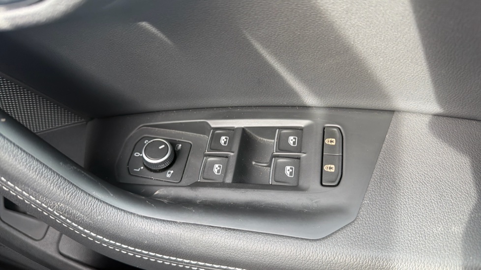 Volkswagen Touareg 3.0 V6 TDI 4Motion 286 Final Edition 5dr Tip Auto Diesel Estate - Image 19