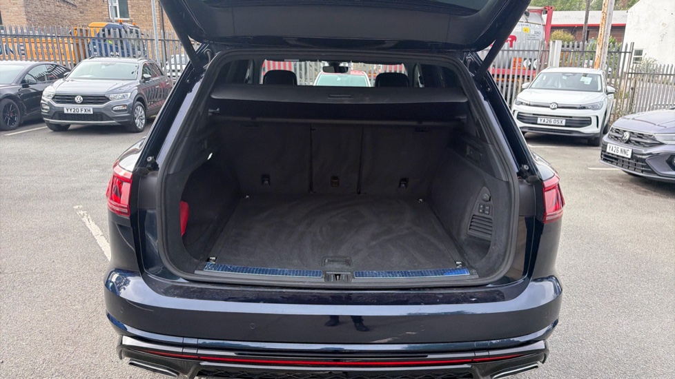 Volkswagen Touareg 3.0 V6 TDI 4Motion 286 Final Edition 5dr Tip Auto Diesel Estate - Image 20