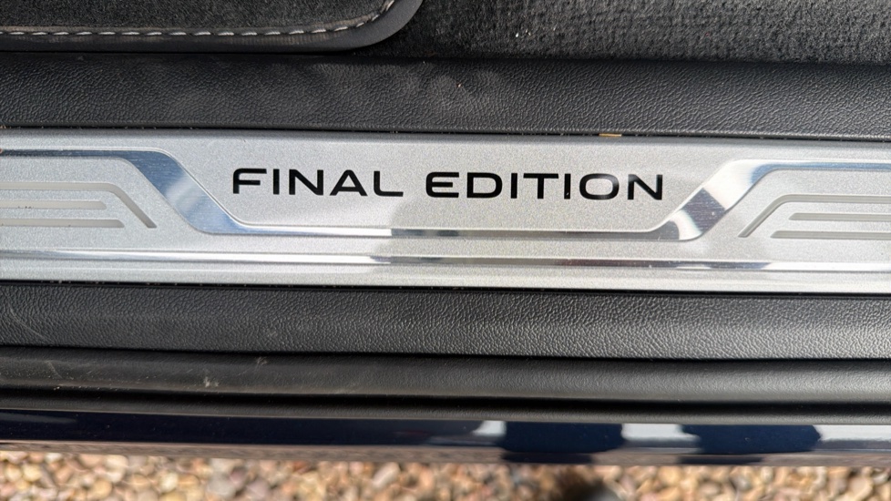 Volkswagen Touareg 3.0 V6 TDI 4Motion 286 Final Edition 5dr Tip Auto Diesel Estate - Image 24
