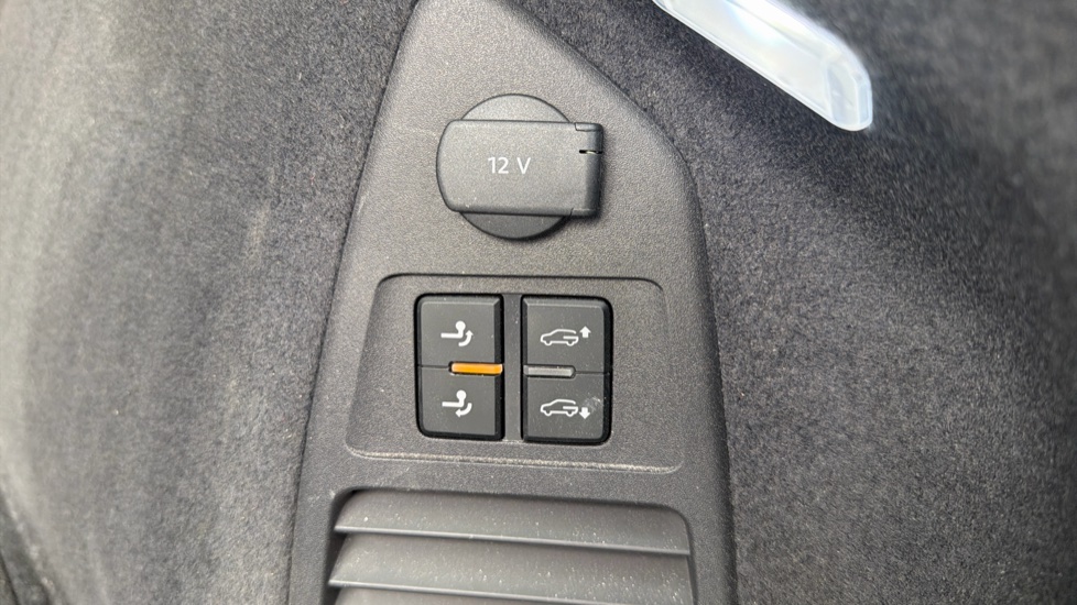 Volkswagen Touareg 3.0 V6 TDI 4Motion 286 Final Edition 5dr Tip Auto Diesel Estate - Image 25