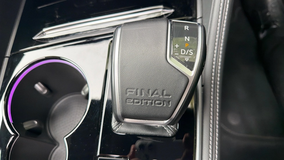 Volkswagen Touareg 3.0 V6 TDI 4Motion 286 Final Edition 5dr Tip Auto Diesel Estate - Image 31