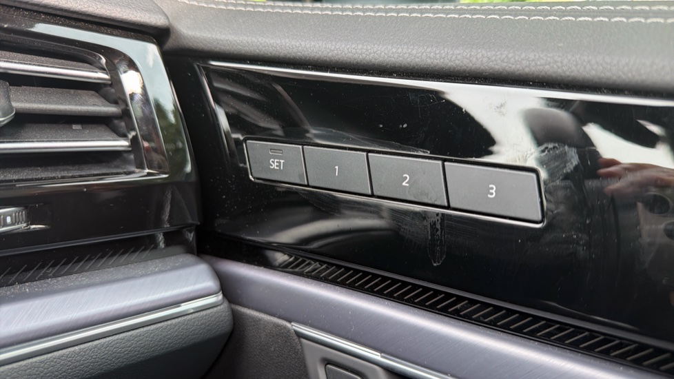 Volkswagen Touareg 3.0 V6 TDI 4Motion 286 Final Edition 5dr Tip Auto Diesel Estate - Image 39