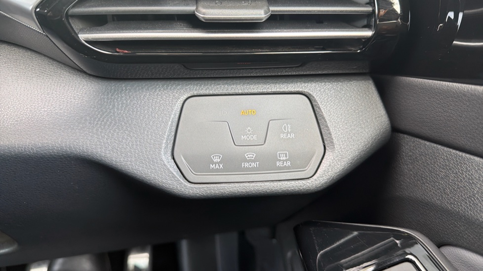 Volkswagen ID.4 109kW Life Ed Pure 52kWh 5dr Auto [110kW Ch] Electric Estate - Image 34