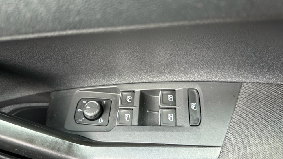 Volkswagen Taigo 1.0 TSI 110 R-Line 5dr DSG Petrol Hatchback - Image 19