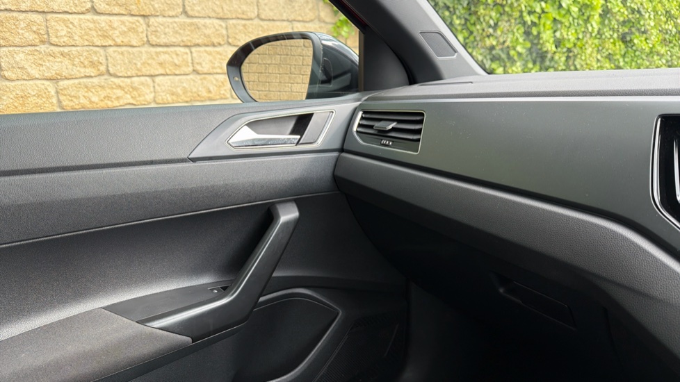 Volkswagen Taigo 1.0 TSI 110 R-Line 5dr DSG Petrol Hatchback - Image 29