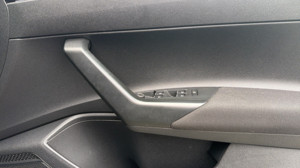 Volkswagen Taigo 1.0 TSI 110 Style 5dr DSG Petrol Hatchback - Image 19