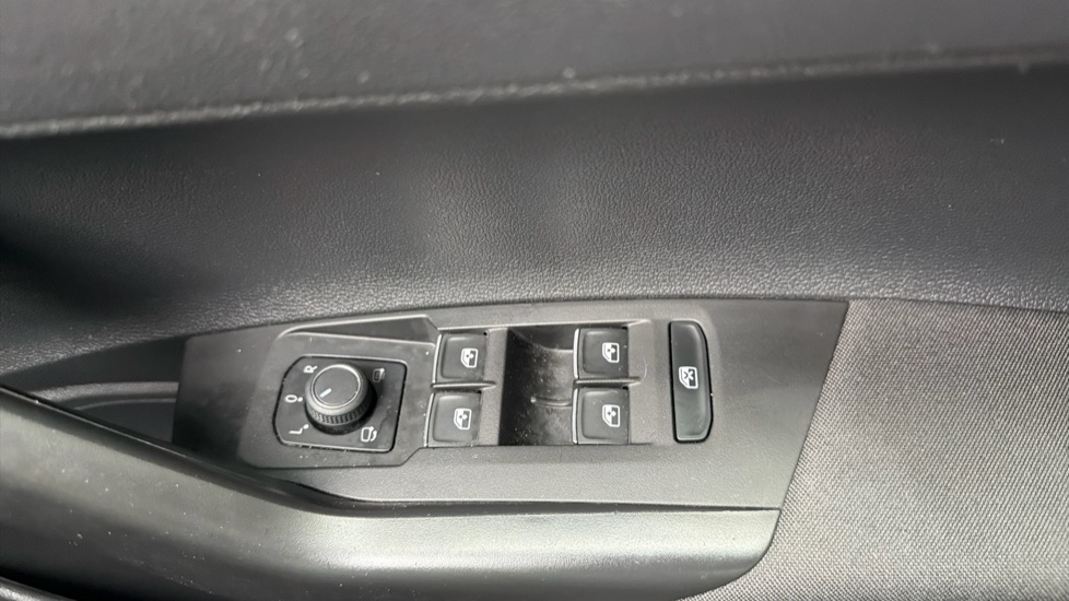 Volkswagen Polo 1.0 TSI R-Line 5dr Petrol Hatchback - Image 19