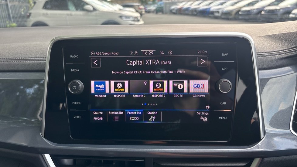 Volkswagen T-Roc 1.5 TSI Style 5dr DSG Petrol Hatchback - Image 12