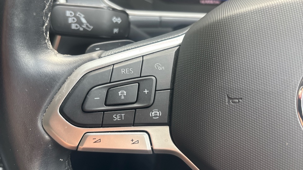 Volkswagen T-Roc 1.5 TSI Style 5dr DSG Petrol Hatchback - Image 17