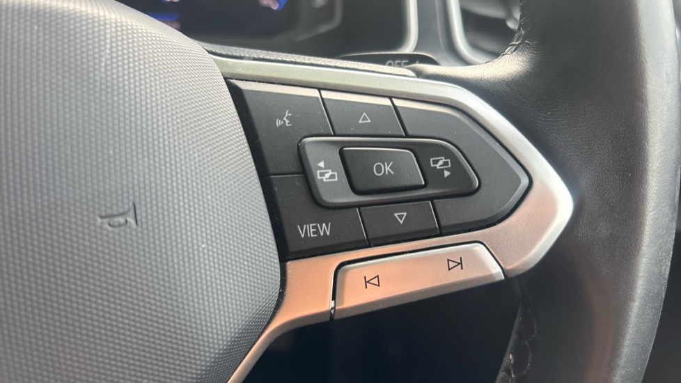 Volkswagen T-Roc 1.5 TSI Style 5dr DSG Petrol Hatchback - Image 18