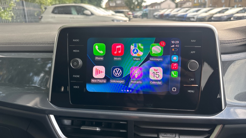 Volkswagen T-Roc 1.5 TSI Style 5dr DSG Petrol Hatchback - Image 21