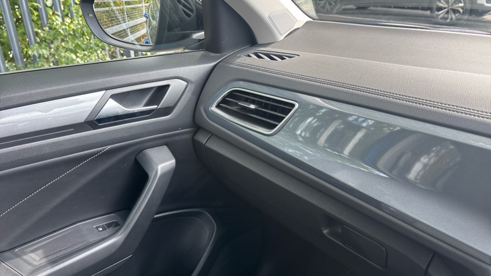 Volkswagen T-Roc 1.5 TSI Style 5dr DSG Petrol Hatchback - Image 26