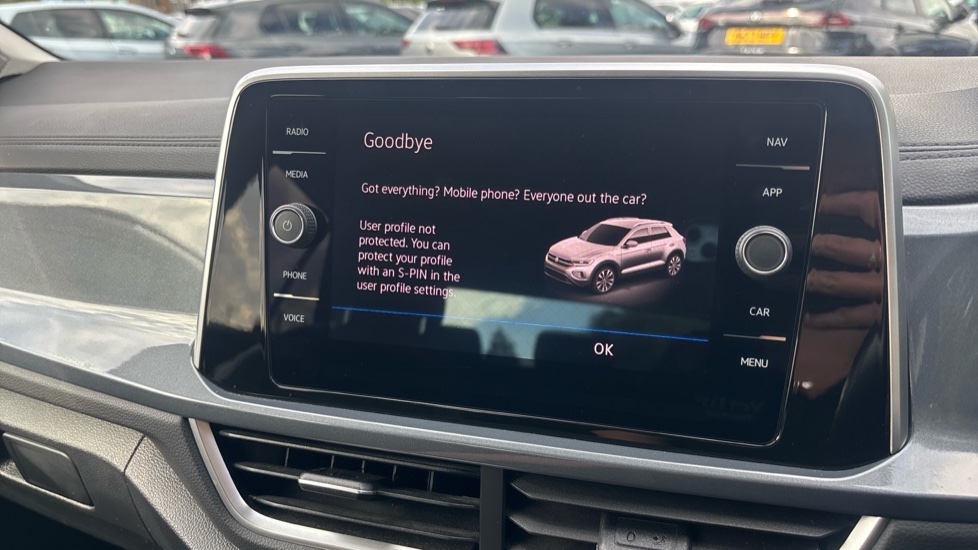 Volkswagen T-Roc 1.5 TSI Style 5dr DSG Petrol Hatchback - Image 31