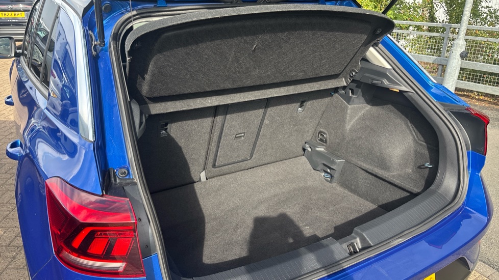 Volkswagen T-Roc 1.5 TSI Style 5dr DSG Petrol Hatchback - Image 36