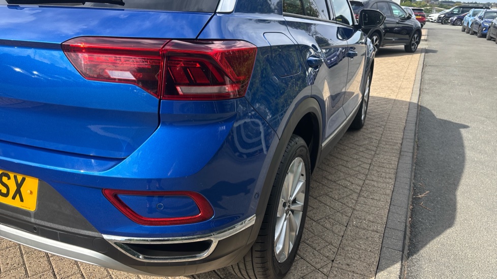 Volkswagen T-Roc 1.5 TSI Style 5dr DSG Petrol Hatchback - Image 41